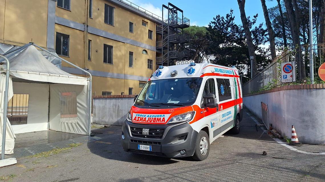 A 94 anni da 60 ore su barella, ambulanza bloccata