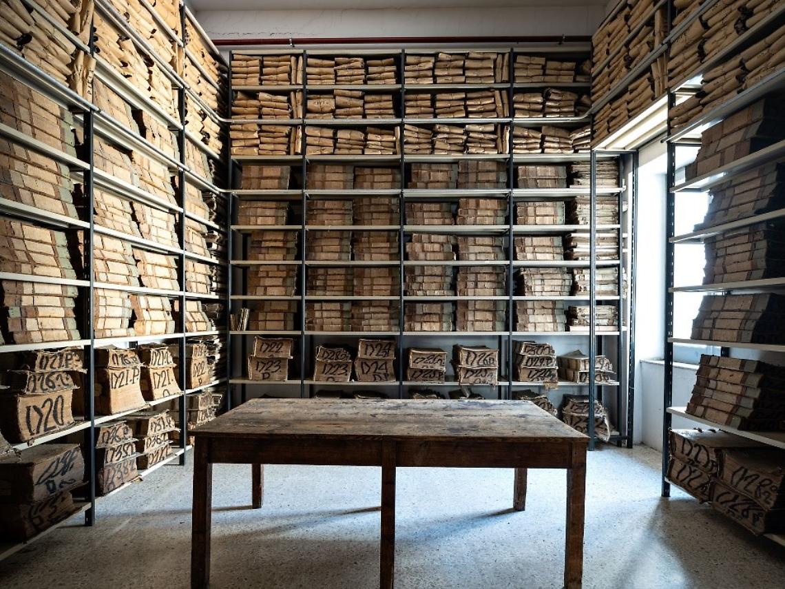 Glove, percorsi e storie di guanti a Napoli