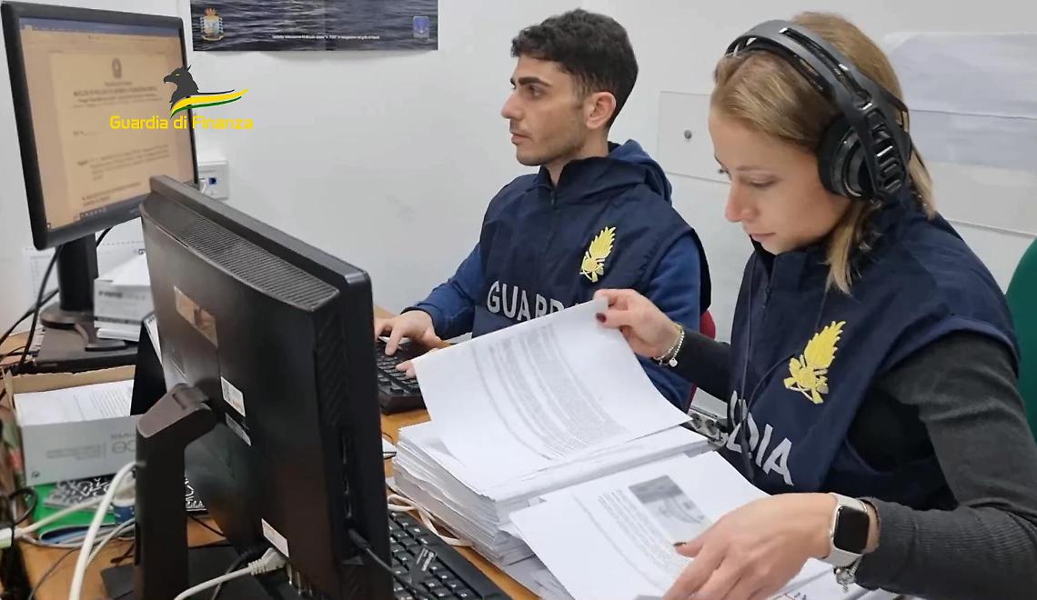 Clan Lo Russo, usura dal carcere grazie ai telefonini: tre arresti