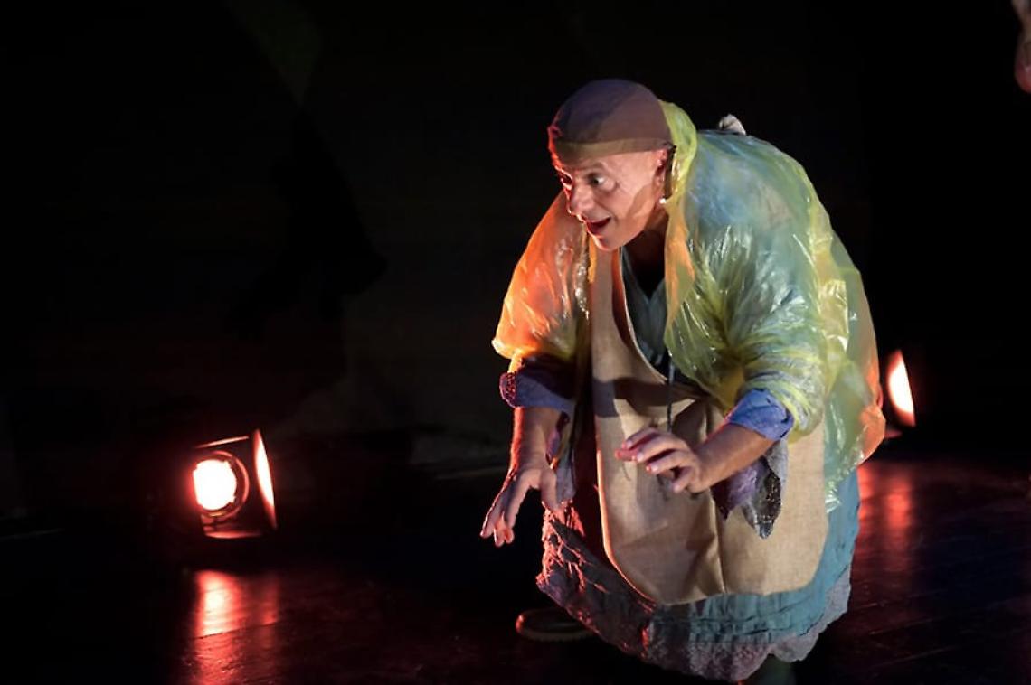 “Lavali col fuoco”, cantata semiseria al teatro Instabile