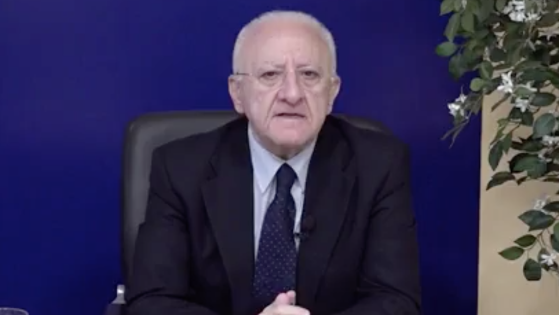 De Luca: &laquo;Consegnati 1.500 autobus, si arriver&agrave; a 1.800&raquo;