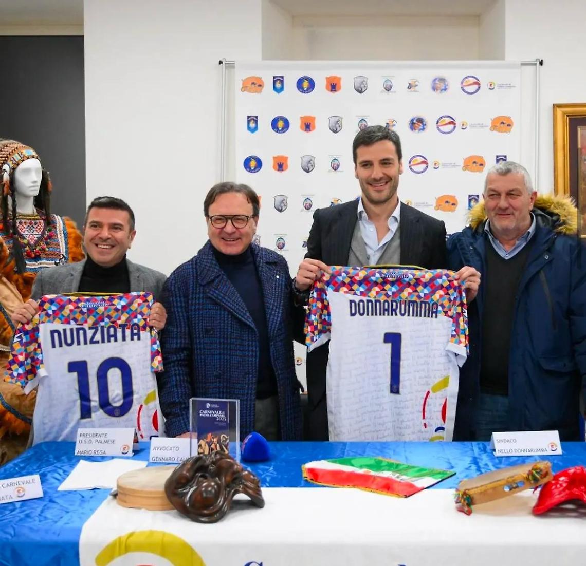 I giocatori della Palmese con la nuova casacca fino al Carnevale