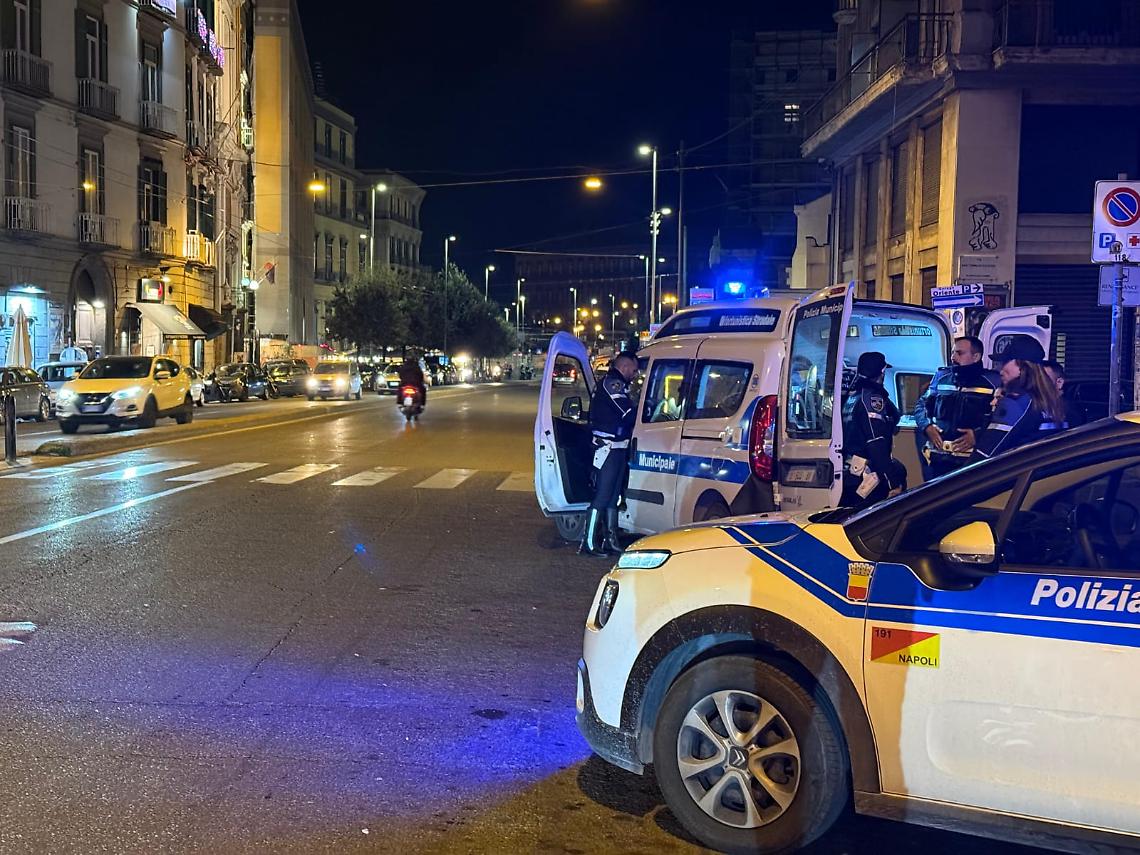 Agenti della Polizia locale aggrediti con calci e pugni
