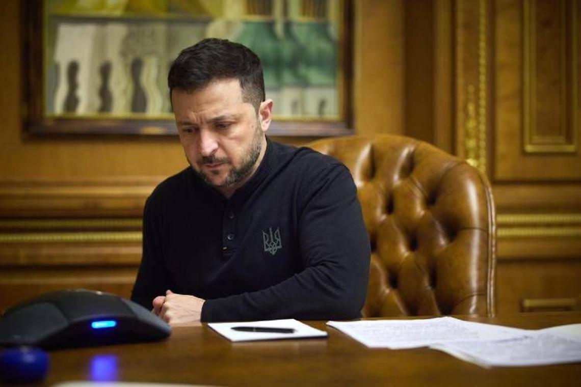 Ucraina, Zelensky: «Pronto a trattare con Putin, intanto ridateci armi nucleari»