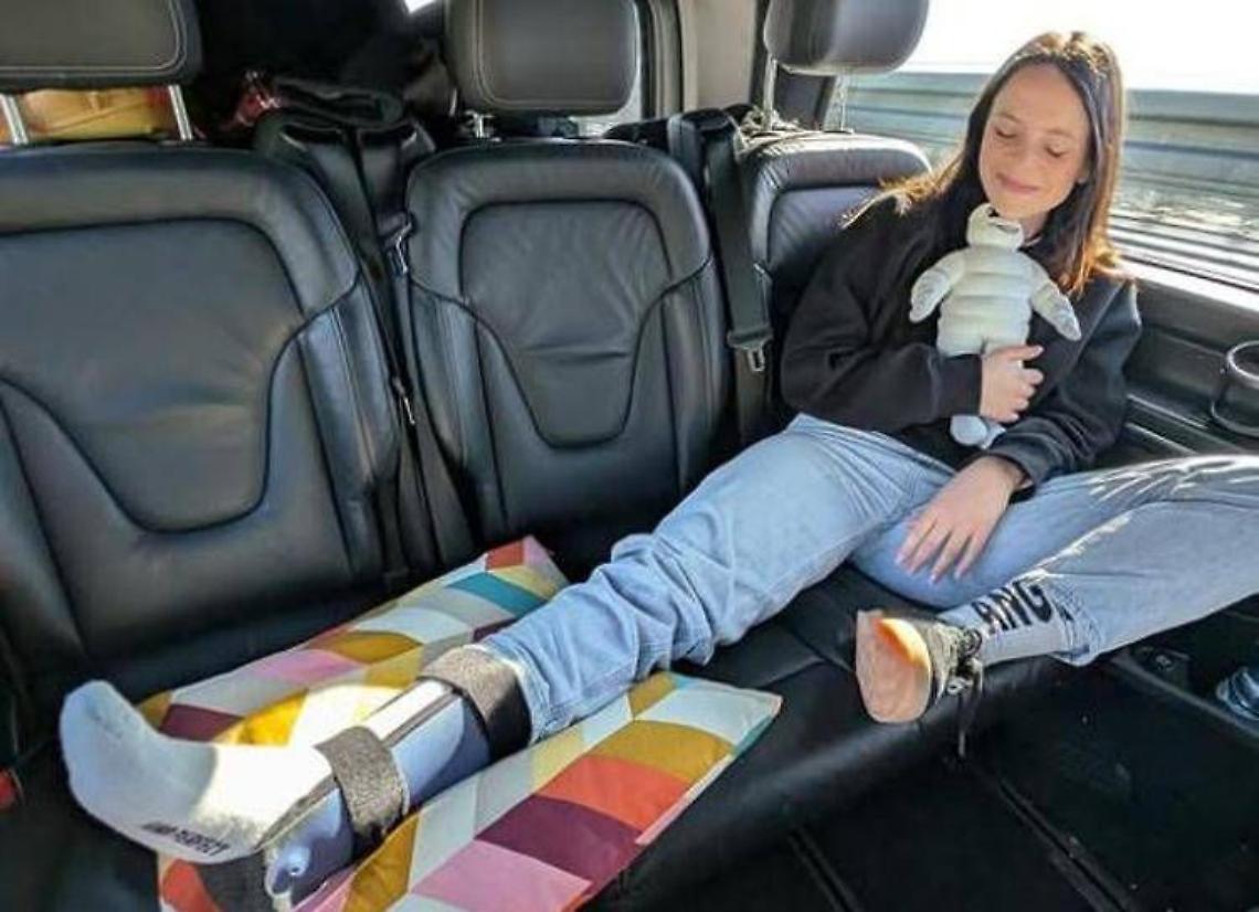Francesca Michielin con il tutore prima di Sanremo: «Caduta dalle scale dell'Ariston»