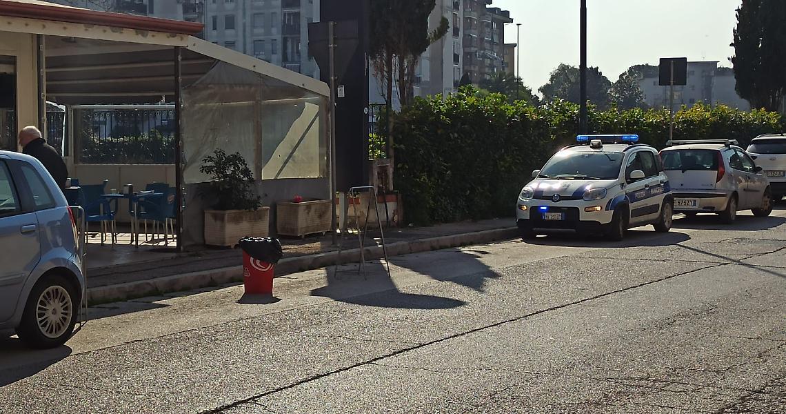 Blitz della Municipale, rimossa l'occupazione abusiva di suolo pubblico