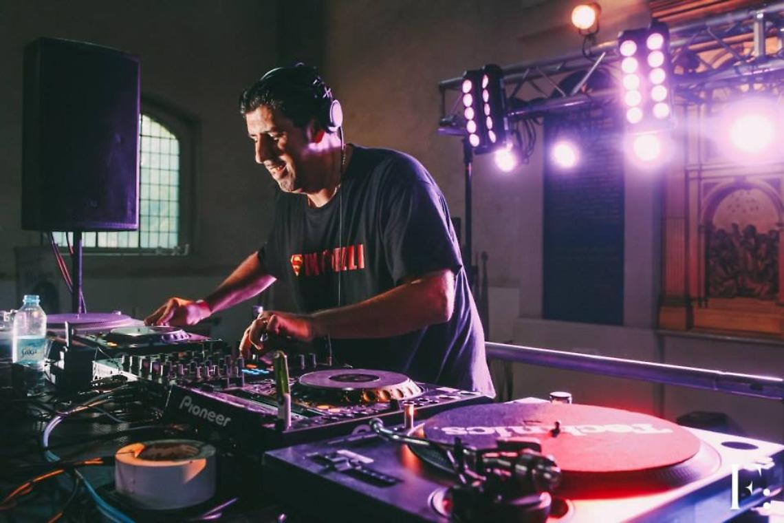 Il dj newyorchese Victor Simonelli guest star in console all’Hype Discoteca