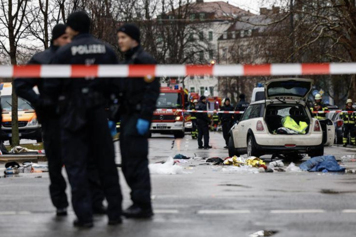 Auto sulla folla a Monaco: 28 feriti, anche bambini. Fermato 24enne afghano