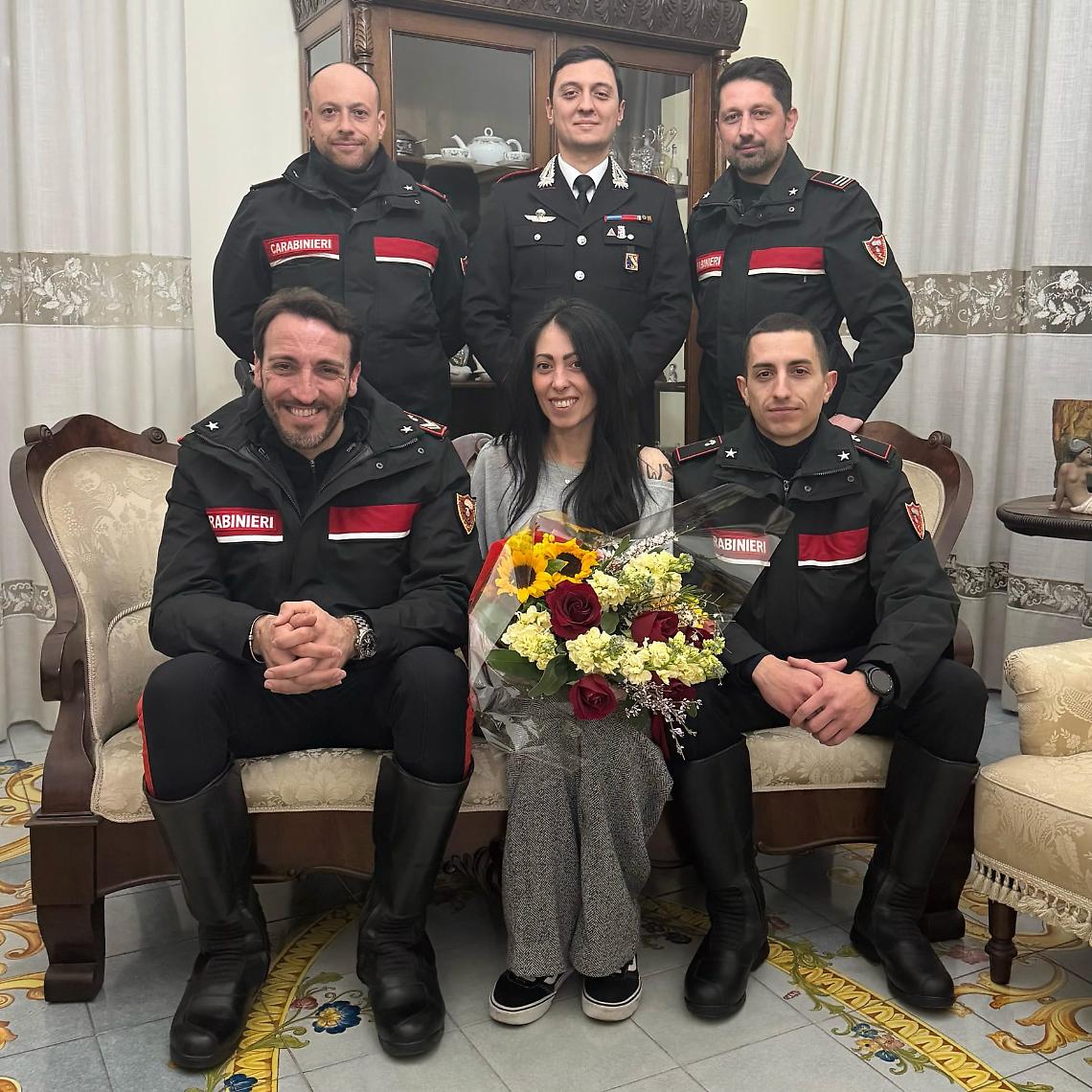 Si ferma il cuore nel negozio, salvata dai carabinieri