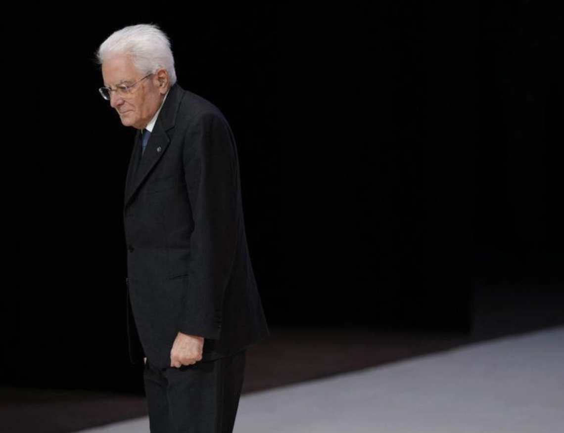 Russia, nuovo attacco a Mattarella. Solidarietà alla Camera, ma il M5S lo critica