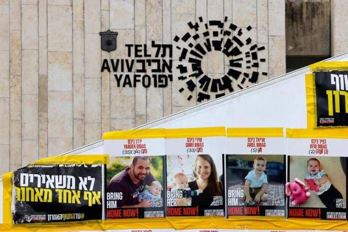 Israele, accuse a Hamas: «Piccoli Bibas trucidati, corpo restituito non è della madre»