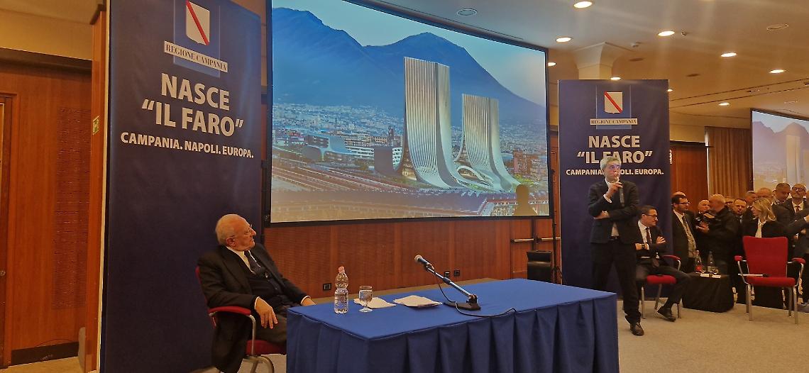 De Luca presenta il "Il Faro", il Comune: valutare il piano urbanistico 