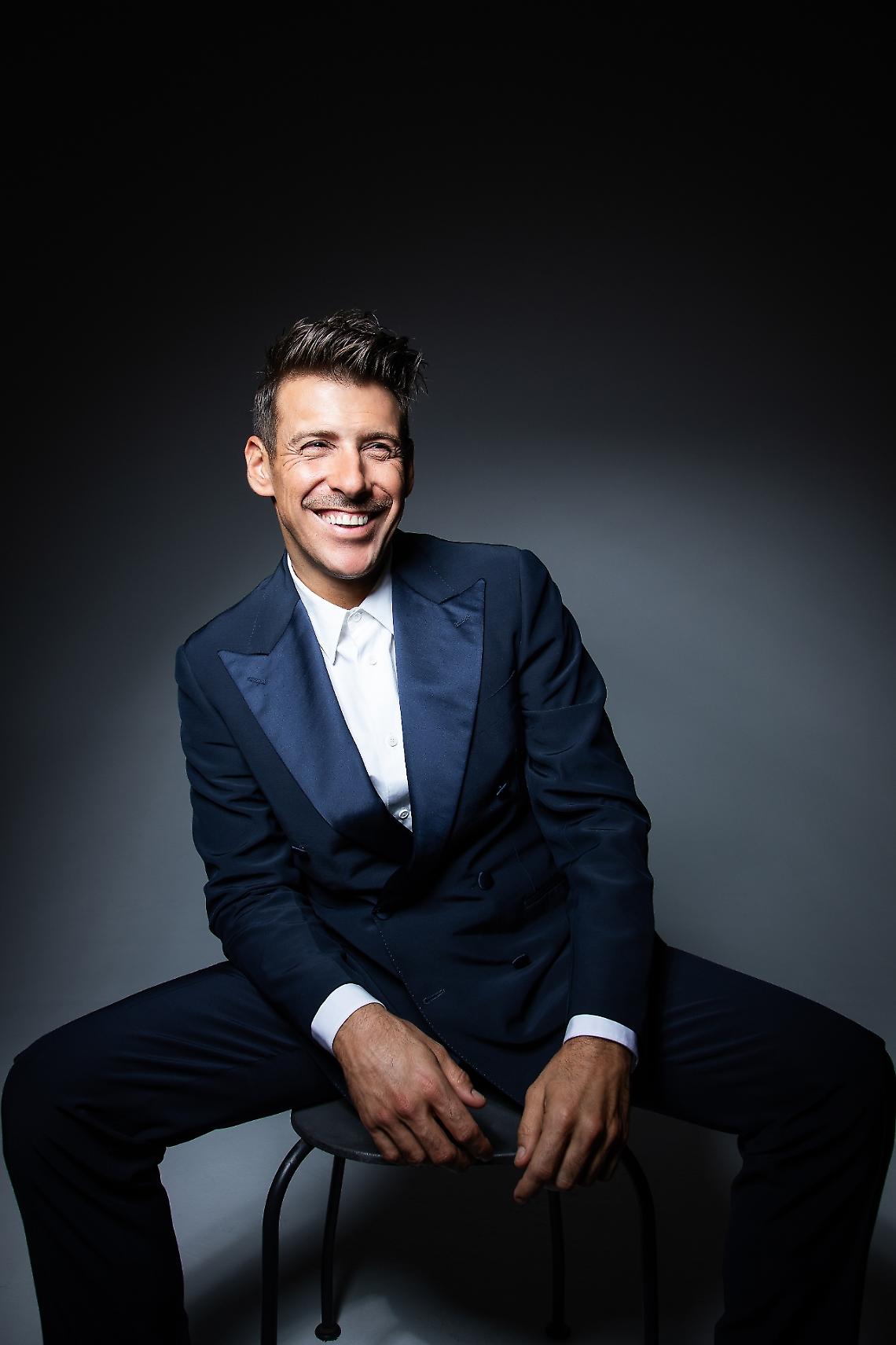 Francesco Gabbani al Vulcano Buono, firmacopie e foto con i fan