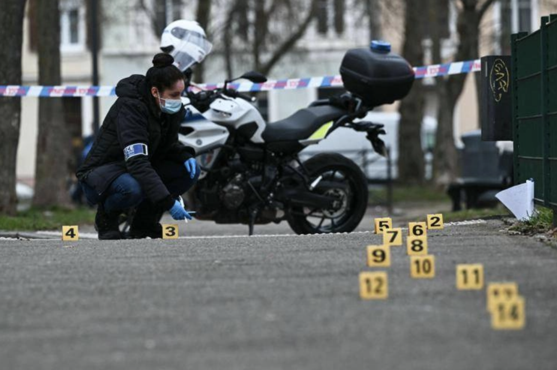 Francia, attacco con coltello in Alsazia al grido di “Allah Akbar": un morto e cinque agenti feriti