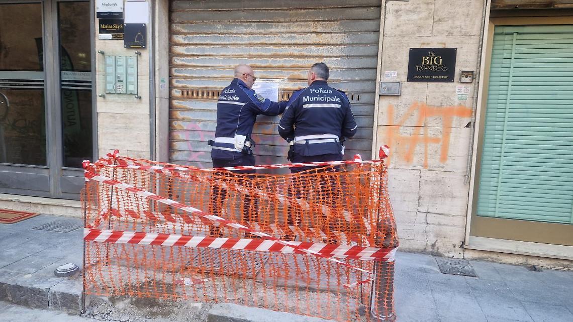 Sequestrata autorimessa abusiva in via Marina
