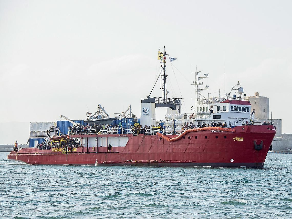 Migranti, arrivata a Napoli la “Sea Eye 4" con a bordo 41 persone
