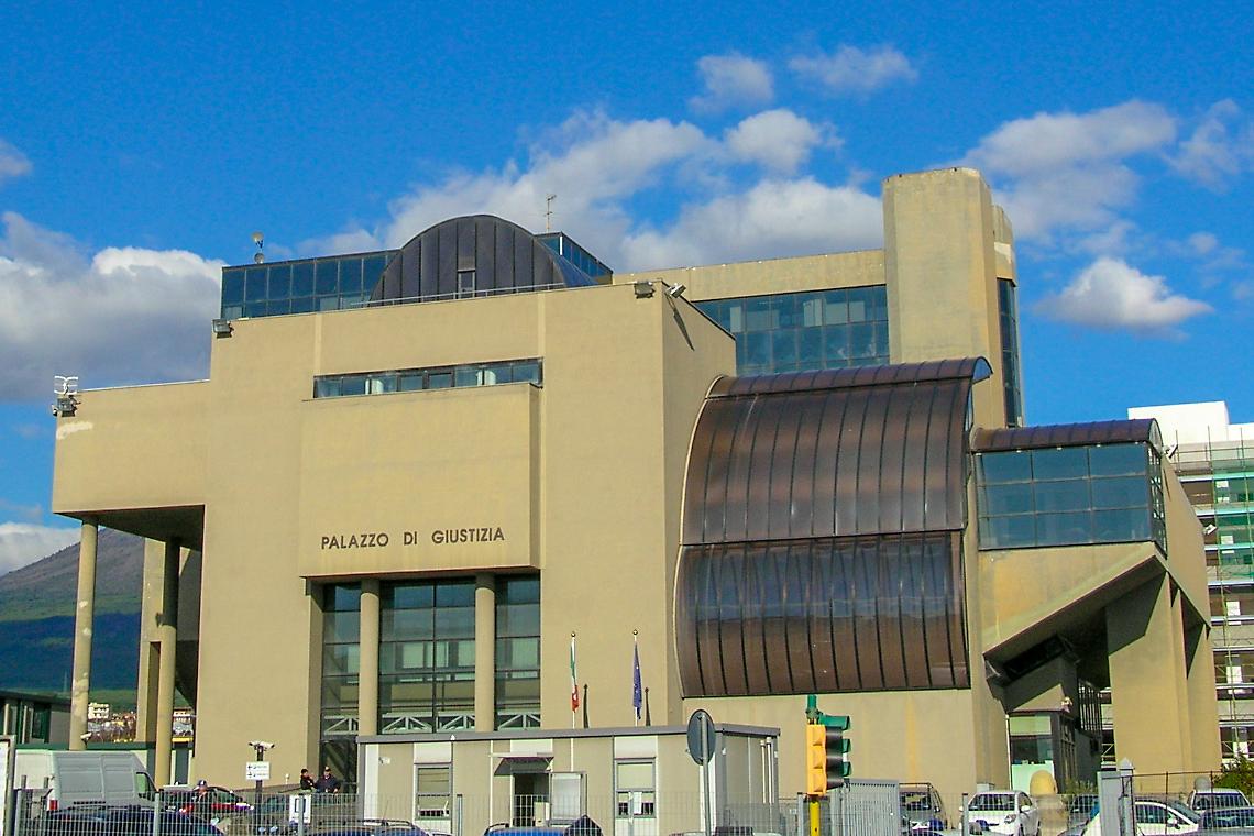 Torre Annunziata: avvocati penalisti contro i giudici