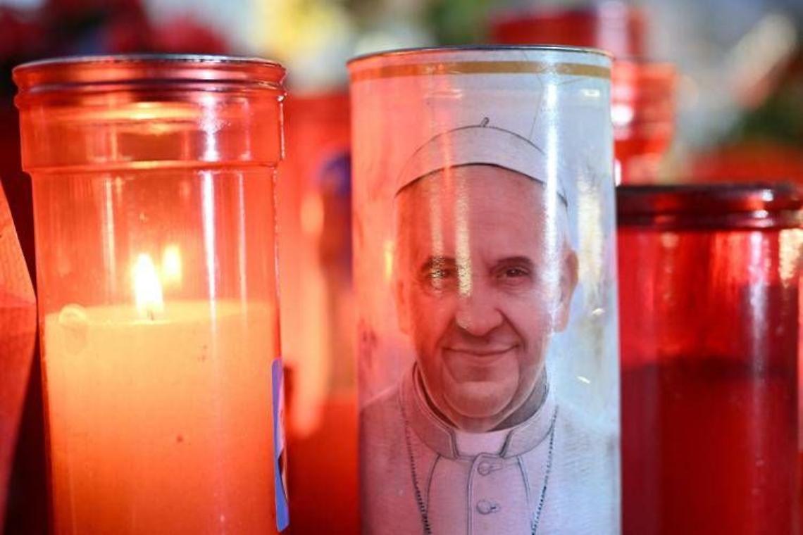 Papa Francesco «stazionario, prognosi resta riservata"