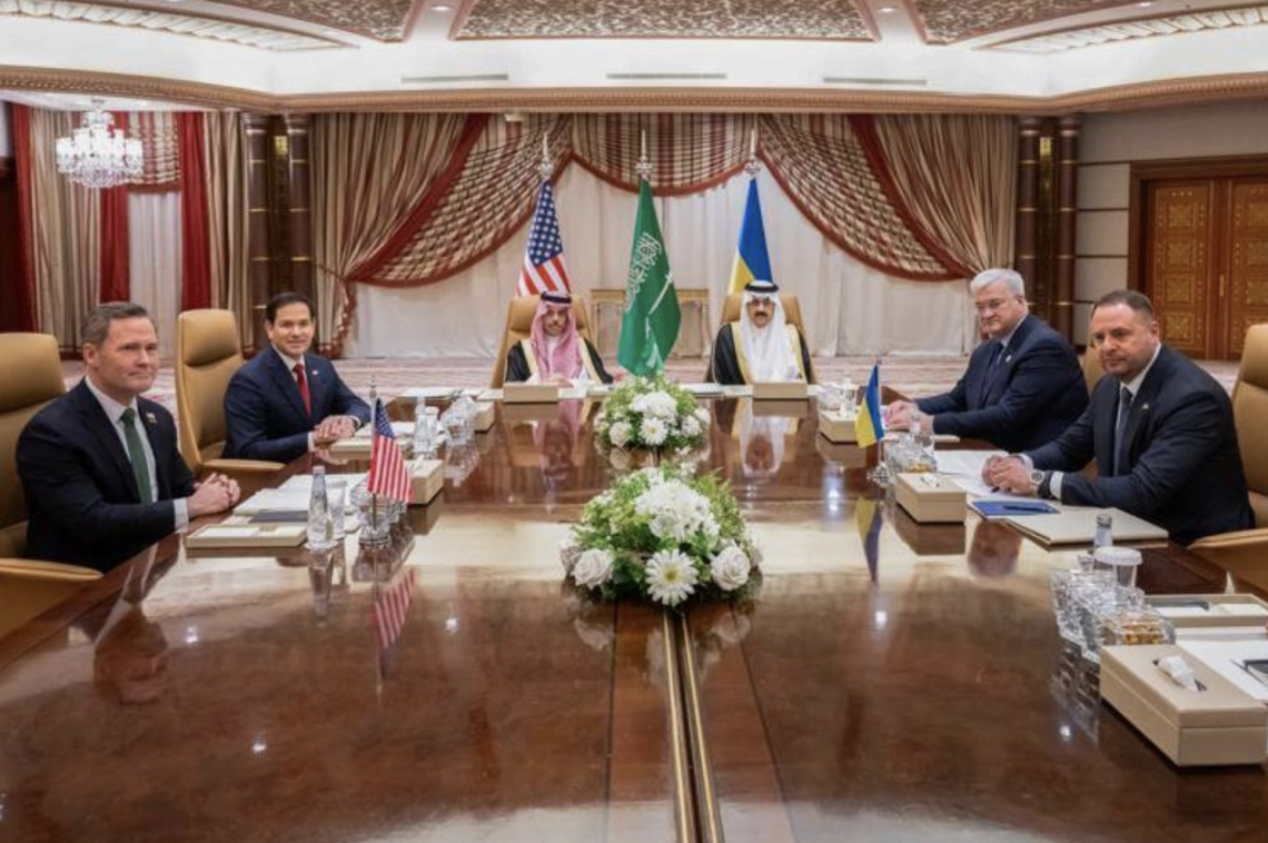 Ucraina dice sì a proposta Usa, tregua di 30 giorni con Russia. Trump: ok armi a Kiev