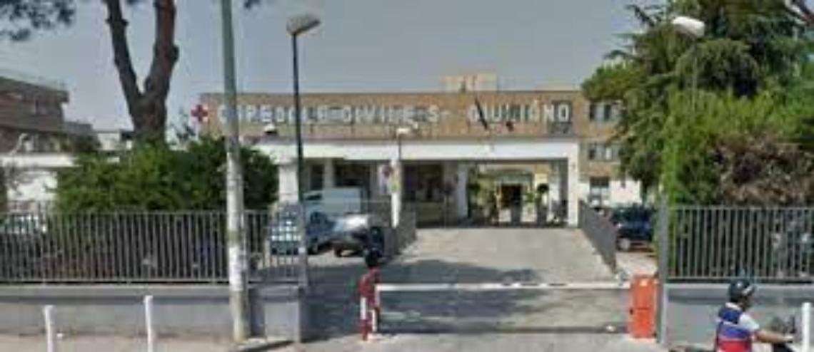 Visita poco "approfondita", torna in ospedale e picchia infermiere 