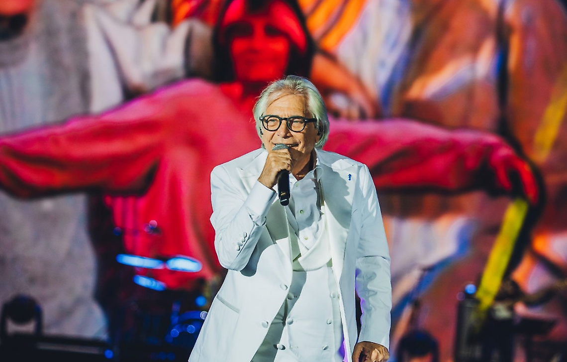 Nino D'Angelo, concerto-evento a piazza Plebiscito