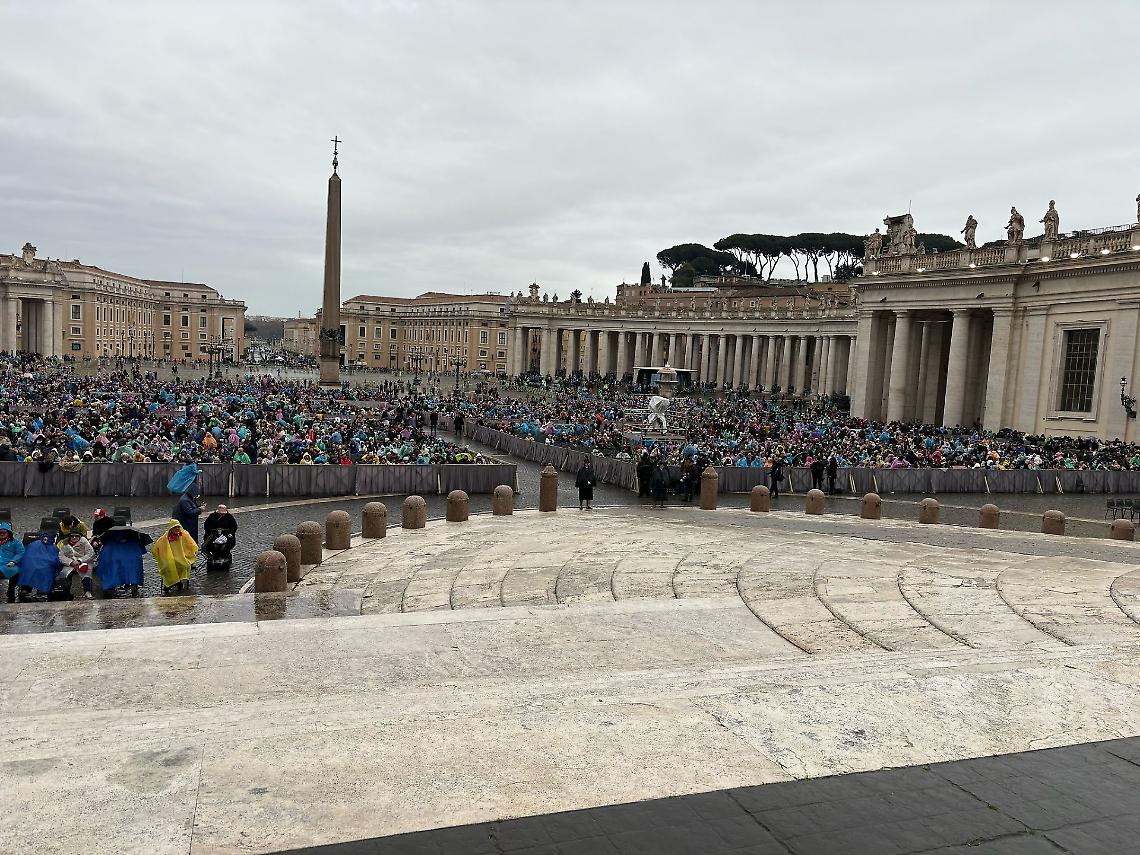 Il Papa ai pellegrini di Napoli: «Ho sentito il vostro sostegno»