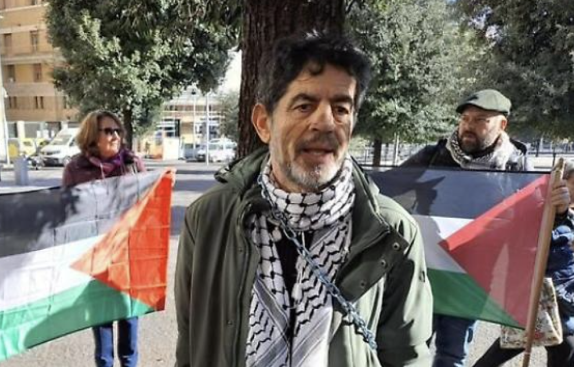 Rappresentanti della comunità palestinese: aggrediti per una kefiah