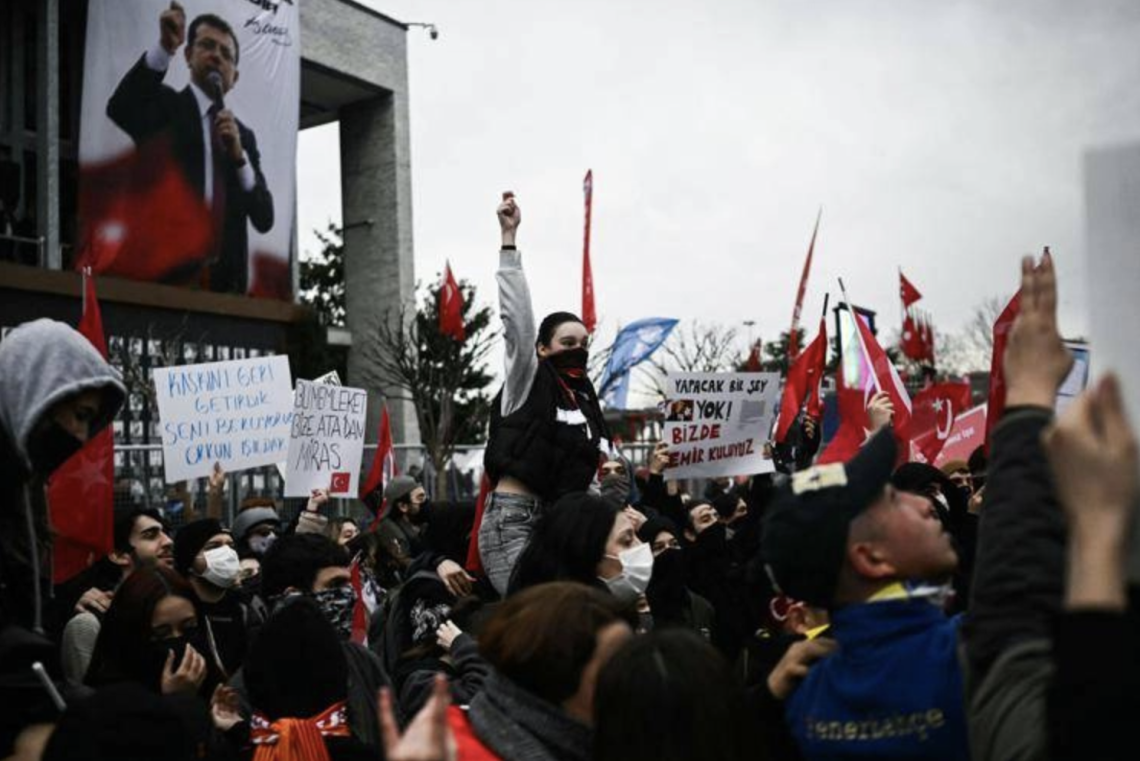 Turchia, Erdogan all'opposizione: «Basta caos, non potete governare»