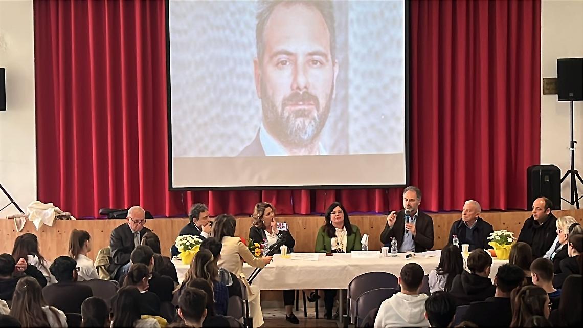 Maresca tra i ragazzi: con la cultura si combatte la camorra