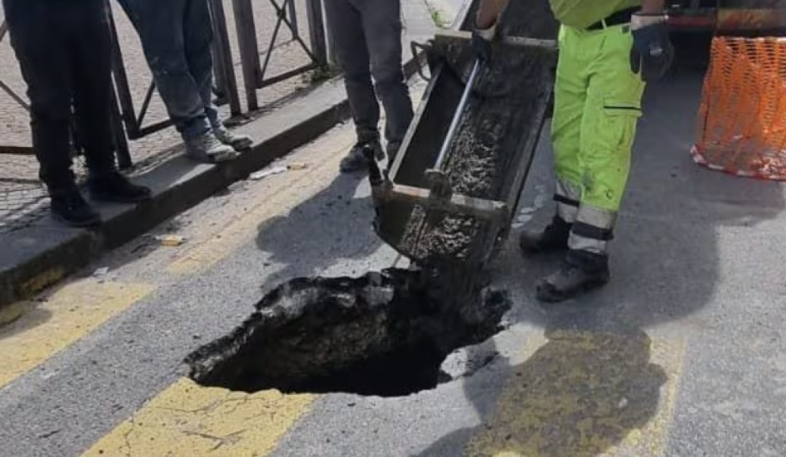 Chiusa la buca, circolazione ripresa: nessuna infiltrazione