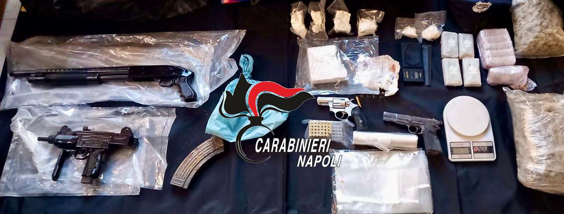 Blitz al rione delle carceri, armi e droga in un borsone