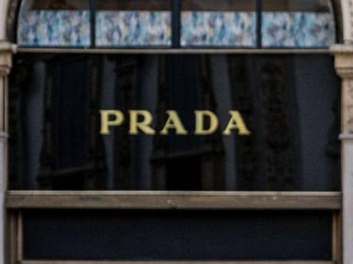 Prada compra Versace, acquisizione del 100% da Capri Holdings