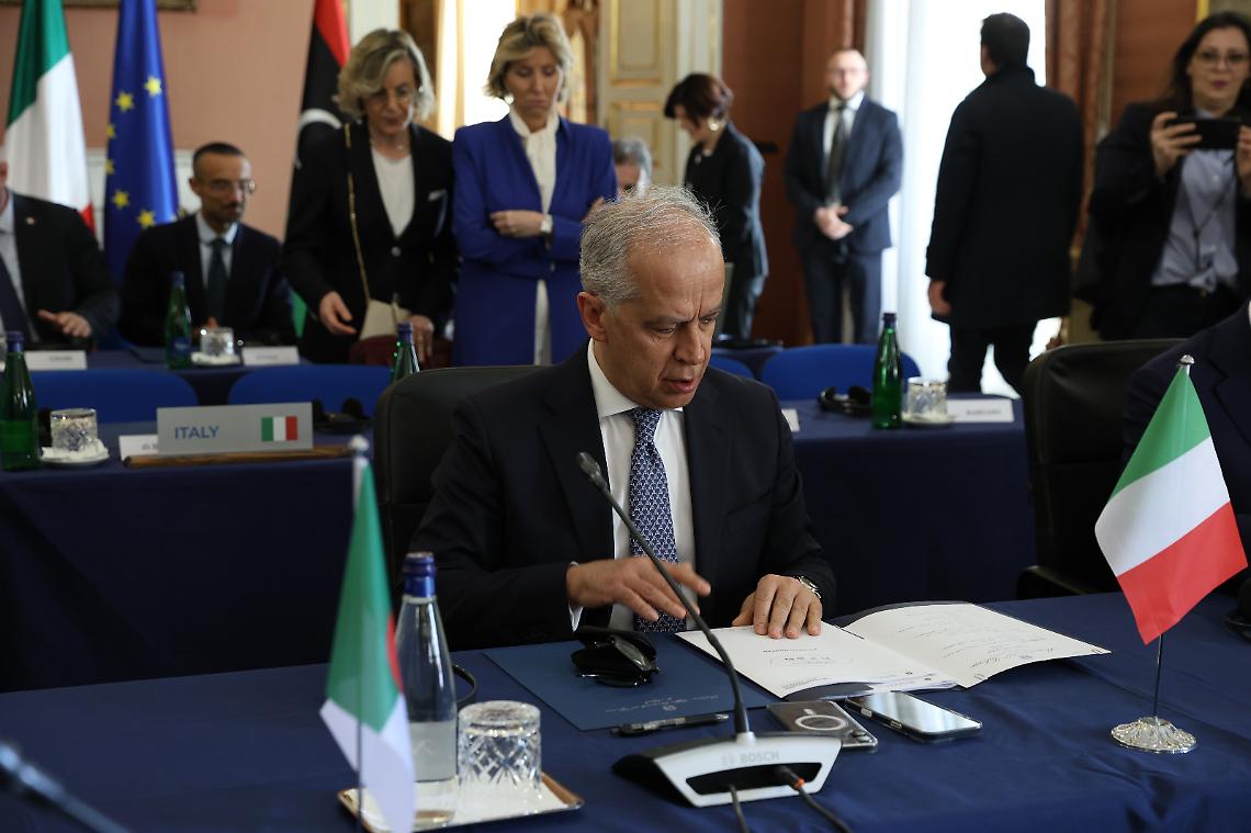Piantedosi: «Strategia condivisa per rimpatri volontari assistiti»