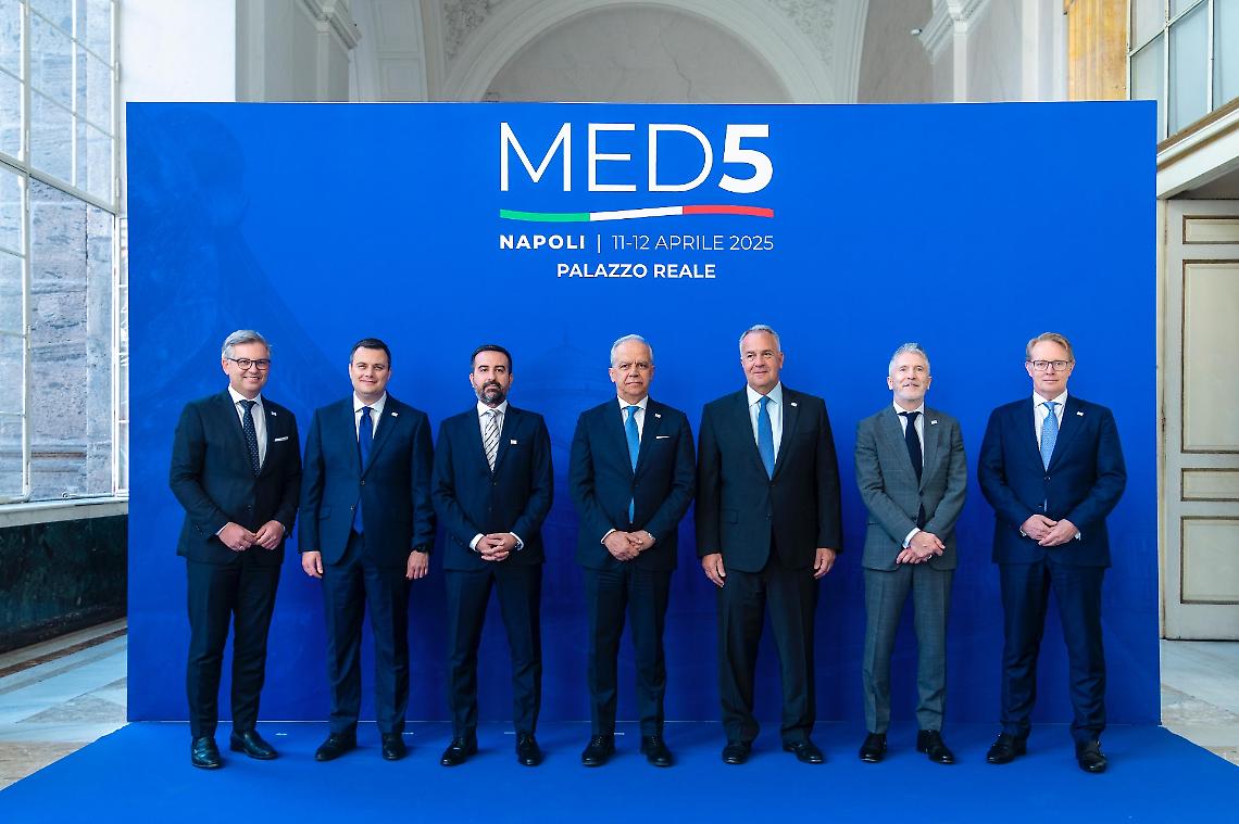 Piantedosi accoglie ministri Med5 a Palazzo Reale