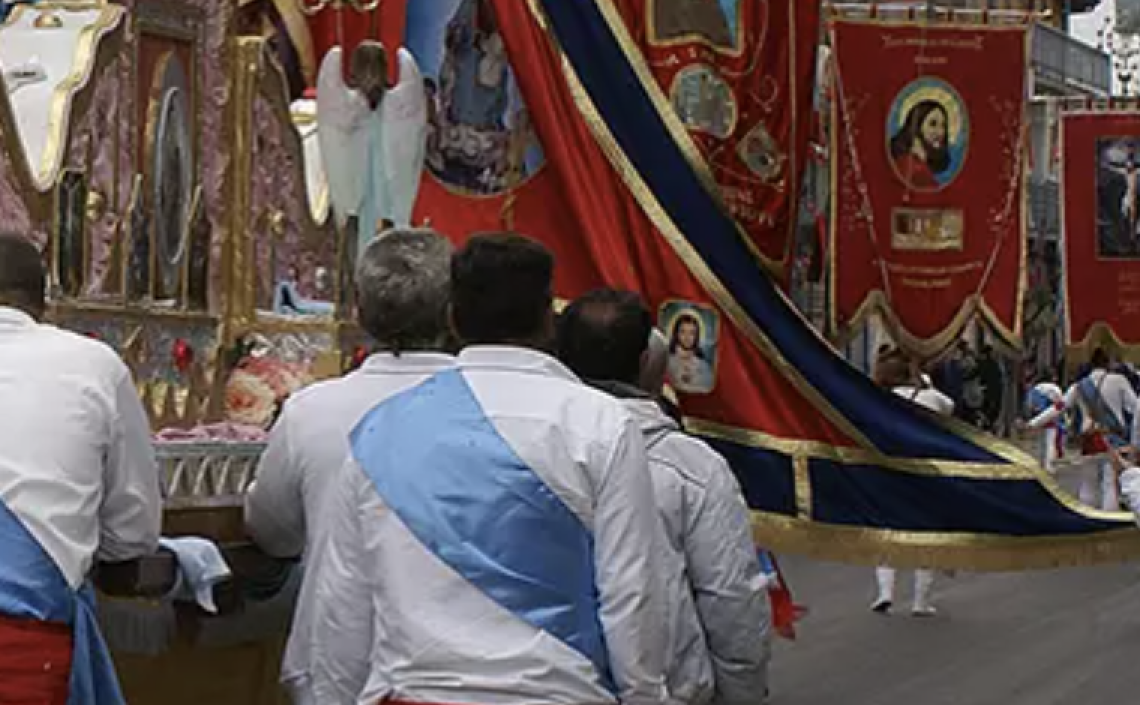 Lite tra donne e spari alla processione, due feriti 