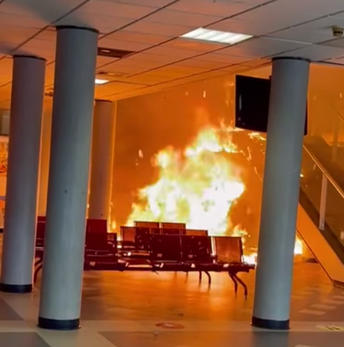 Incendio in una struttura sanitaria dell'Asl Napoli 1, stabile evacuato