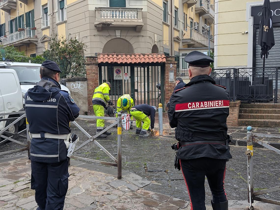 Vomero, rimossi posti auto e barriere spartitraffico abusivi