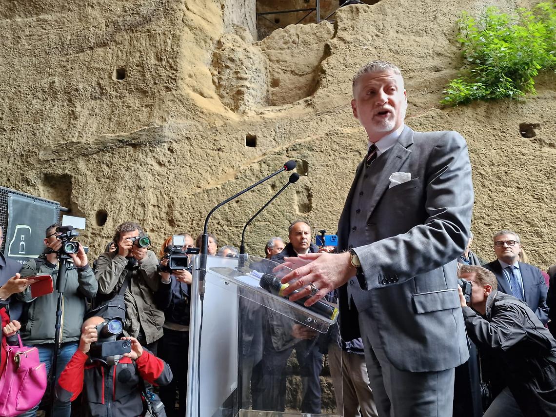 Giuli a Napoli: un parco per due giganti della letteratura
