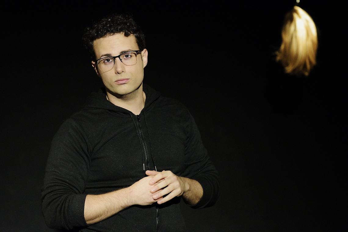 Rumore Bianco, la performance di Danilo Napoli alla Galleria Toledo