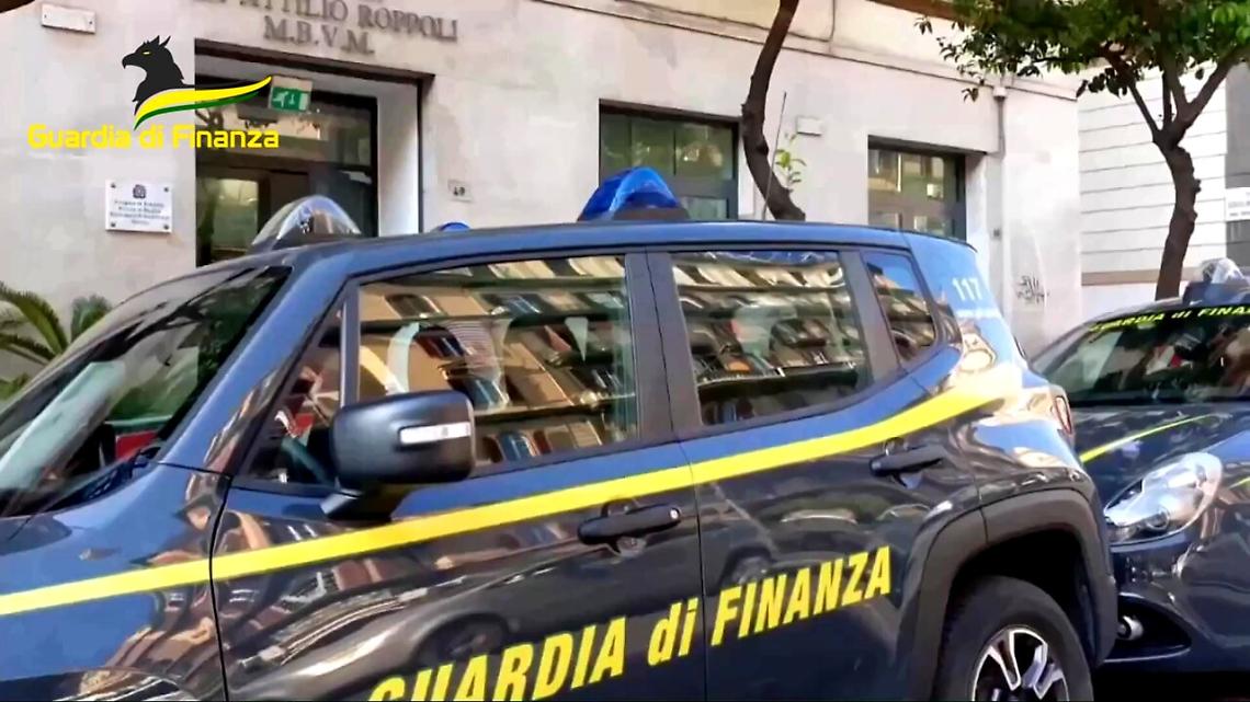 Aerotaxi senza autorizzazione, sequestrati 8 elicotteri