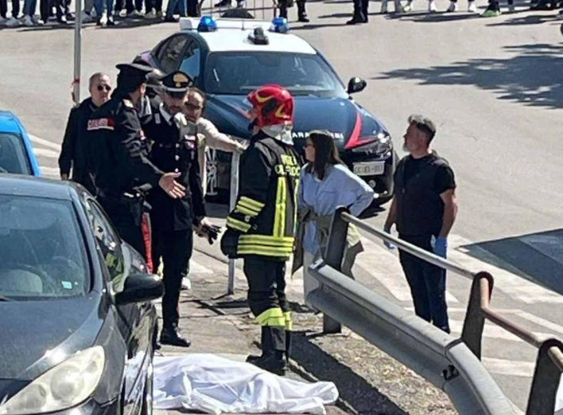 Auto piomba sulla folla, un morto e due feriti
