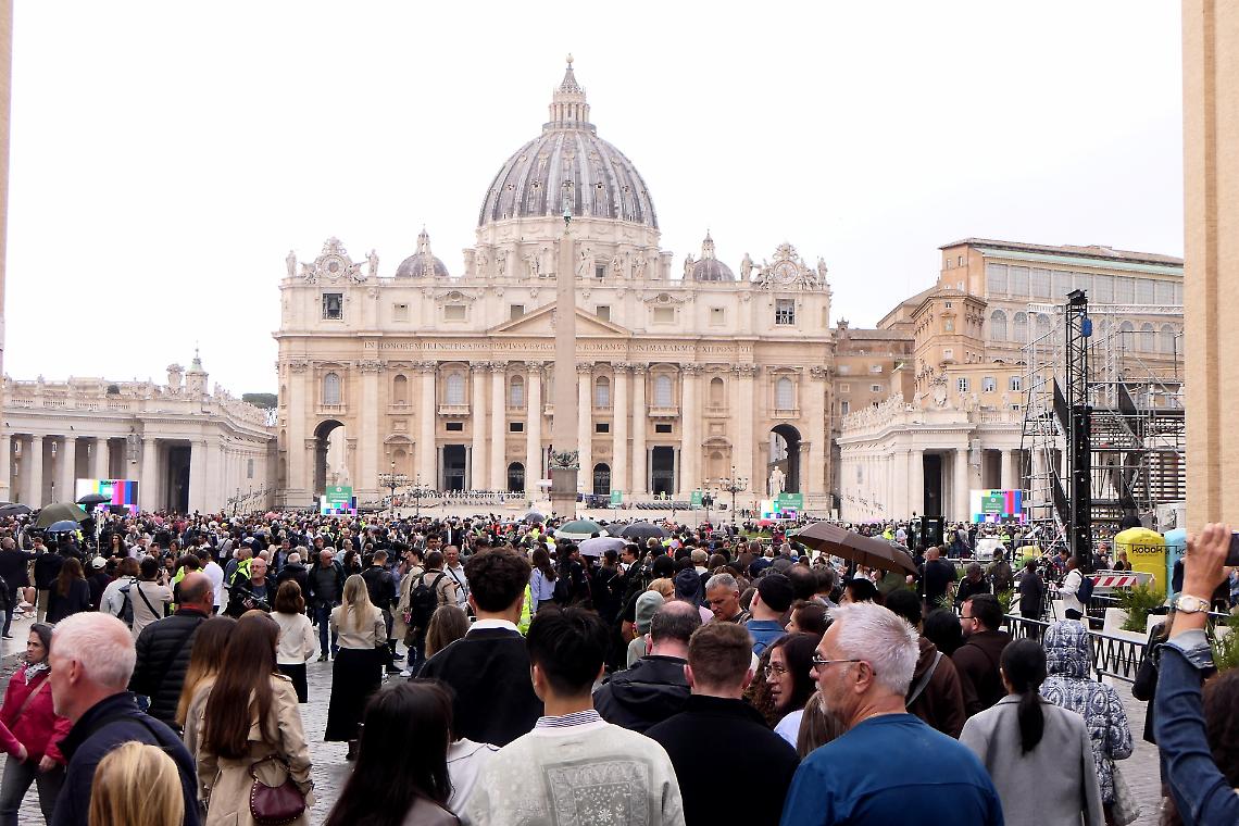 Il fiume umano di pellegrini per Papa Francesco