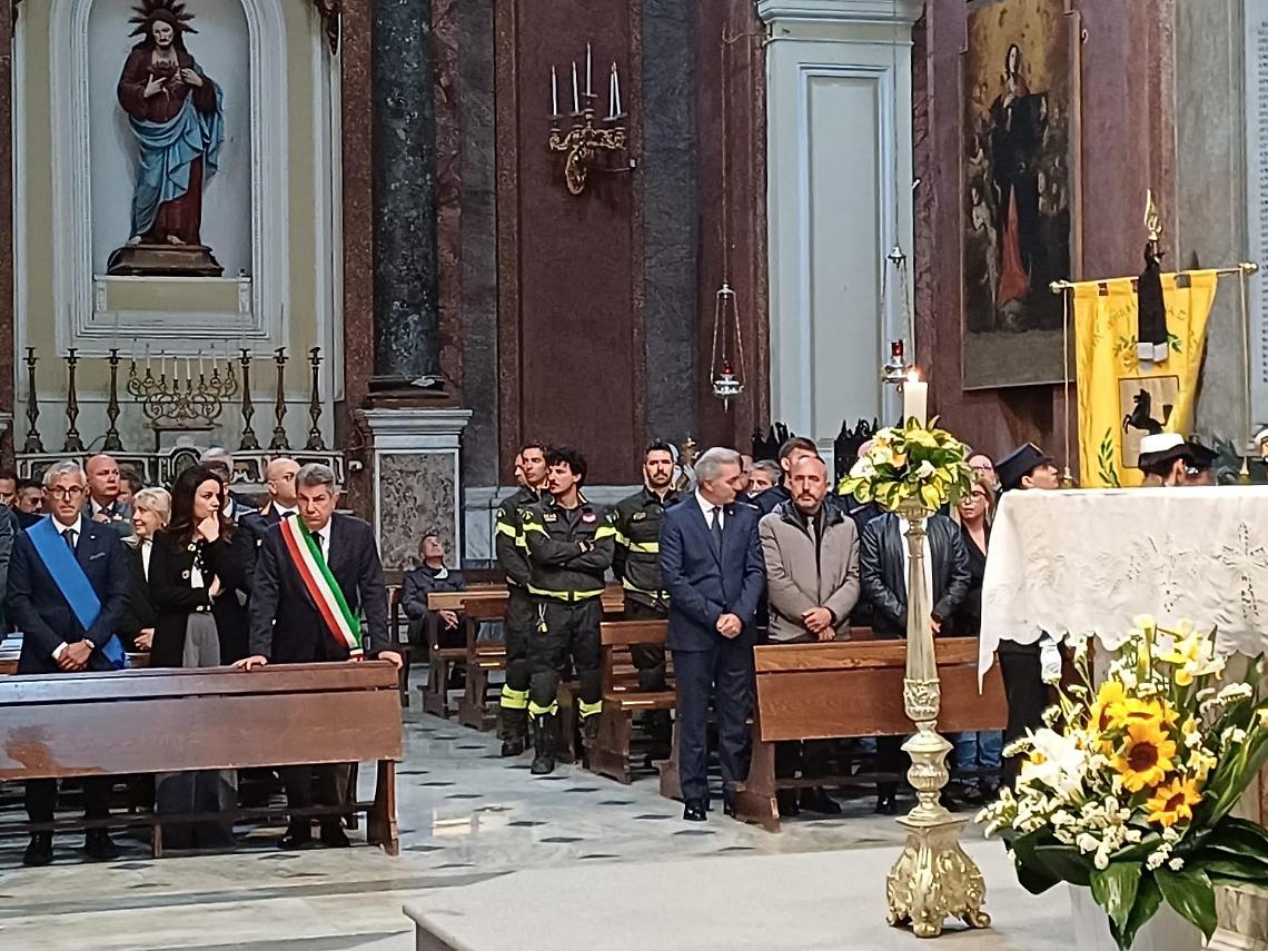 Funivia Faito: chiesa gremita per l'ultimo saluto a Carmine Parlato 
