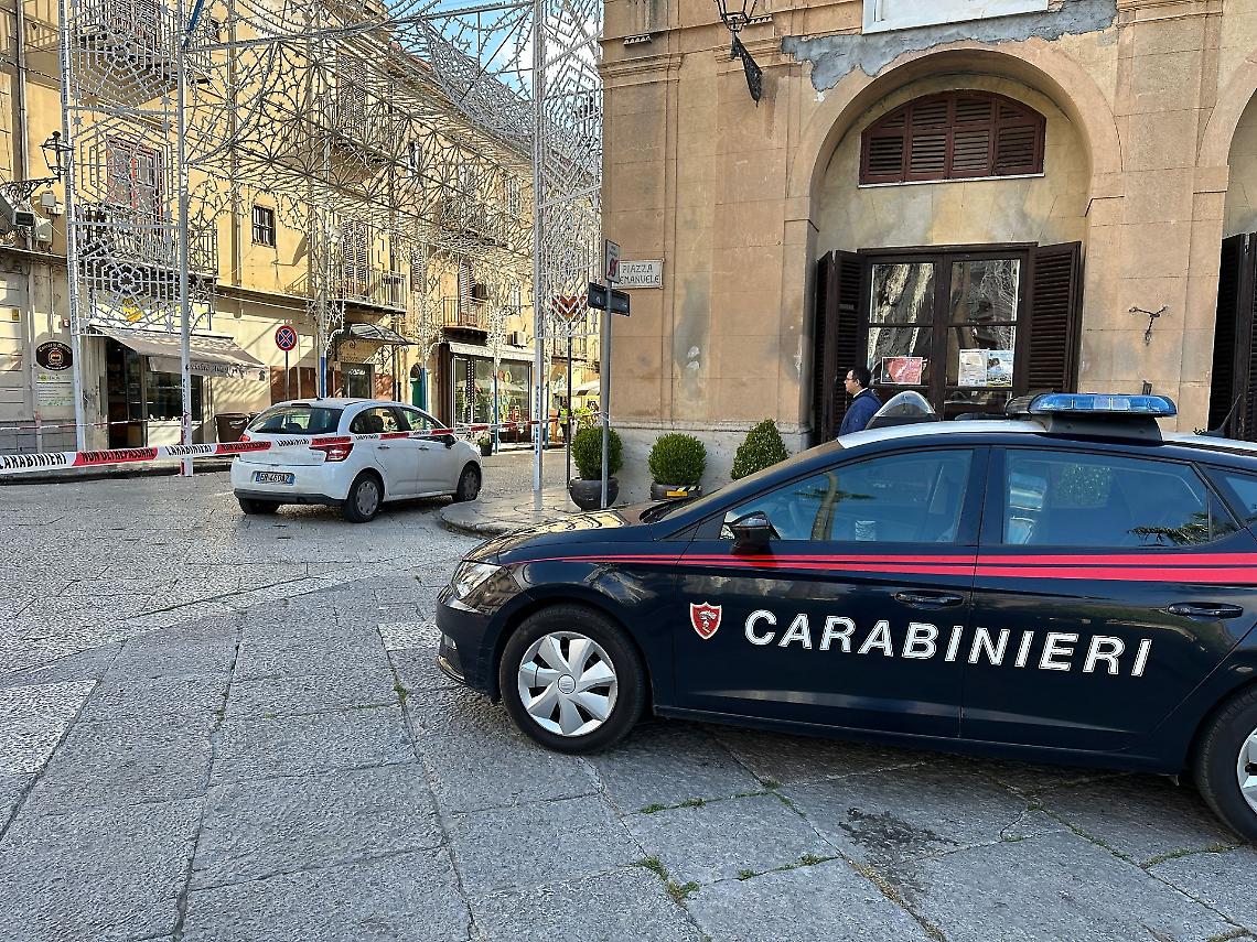 Rissa e sparatoria in strada: tre morti