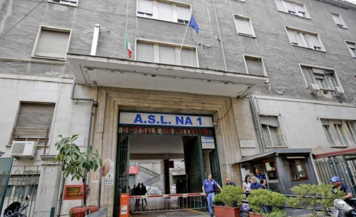 Aggredisce medico per andare dal padre ricoverato, denunciato