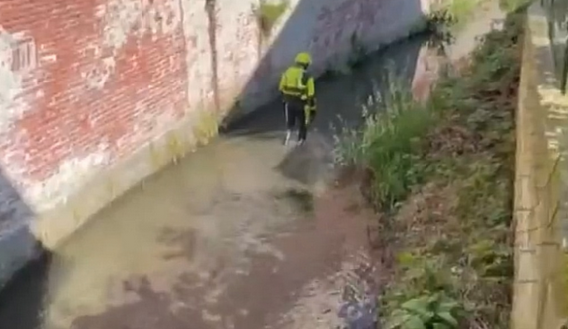 Garlasco, setacciato il canale e trovato un martello