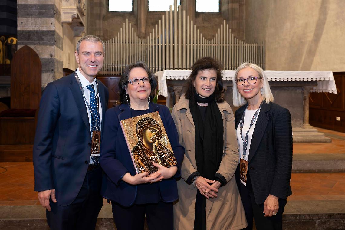 Il sacro oltre la fede: svelati i segreti del Volume d'Arte Menarini su Cimabue