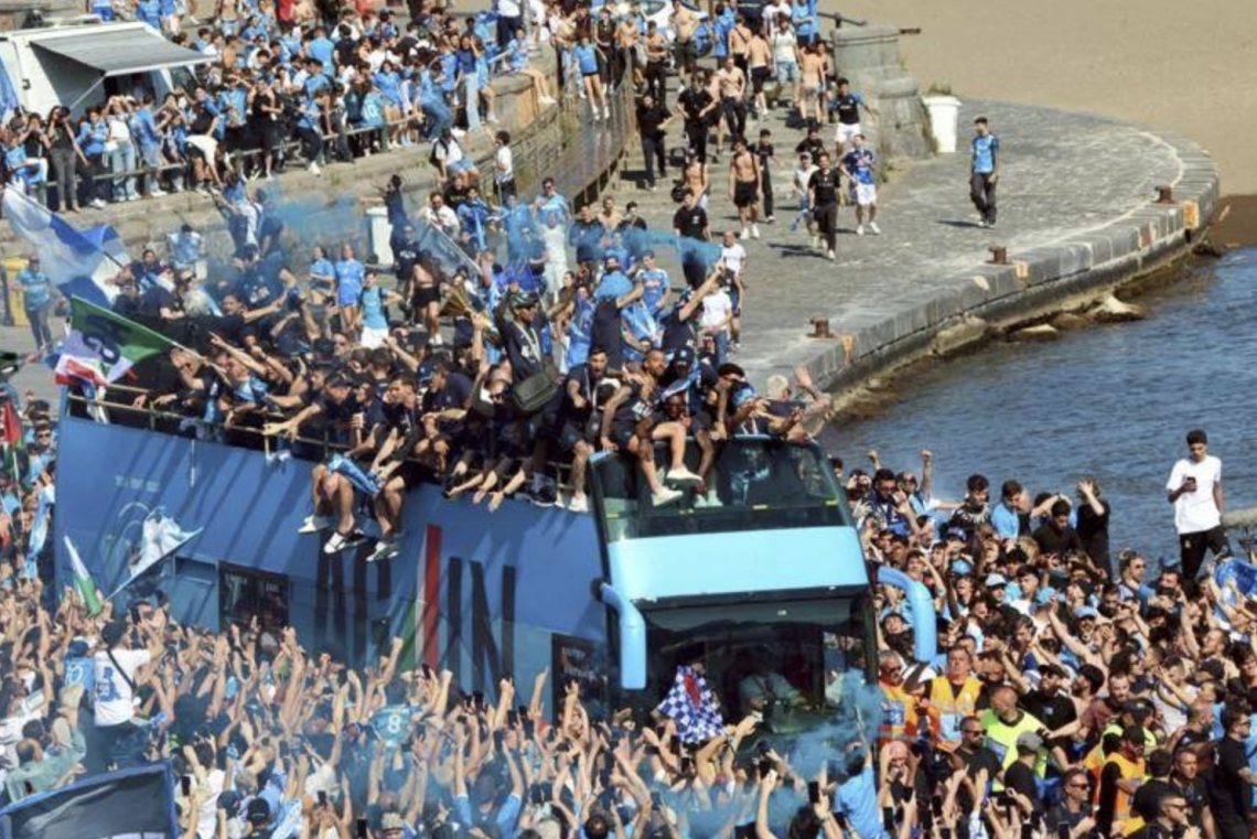 Dalla Napoli scudettata una lezione di vita e civiltà