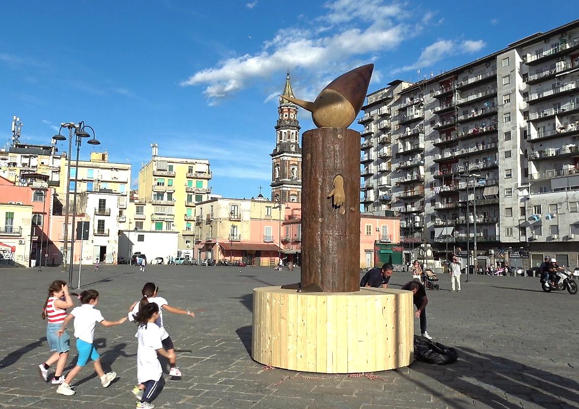 C'è Pinocchio in piazza Mercato, inaugurata l'installazione di Jori 
