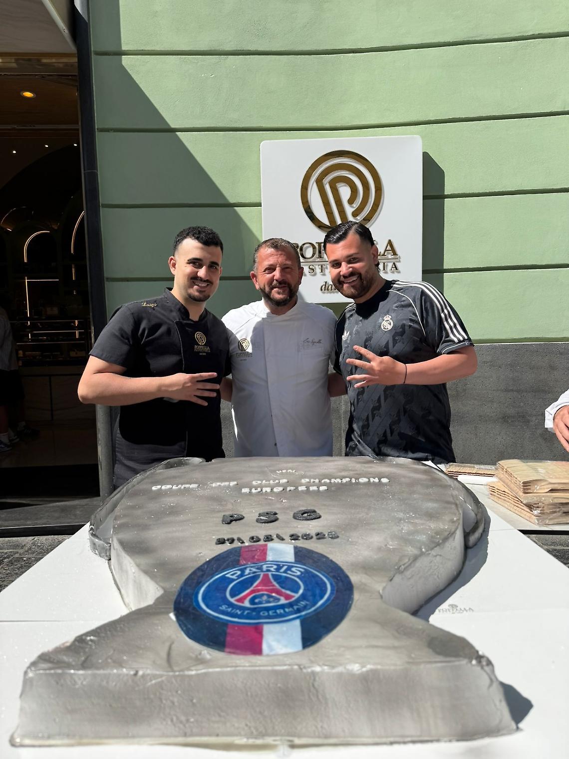 Una mega torta ironica di Ciro Poppella per la conquista della Champions del Psg